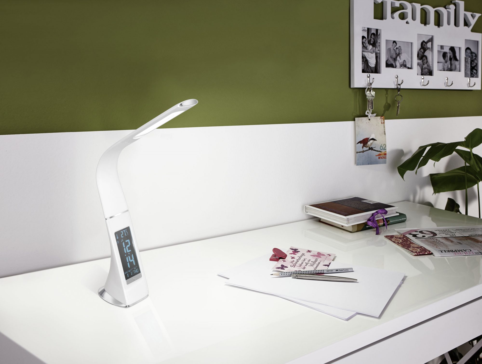 Настольная лампа на столе. Lampa led desk lamp ph376. Светильник для уроков. Настольная лампа maytoni mina mod900-tl-01-n. Лампа для компьютерного стола.